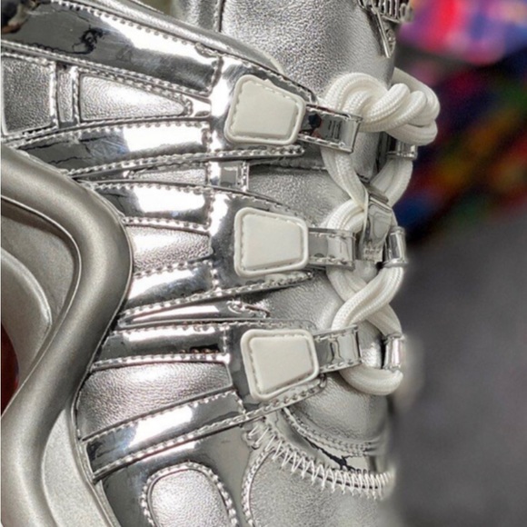 Louis Vuitton Archlight Tennis Shoes. Worn twice. Silver. Size 9. - Picture 4 of 15